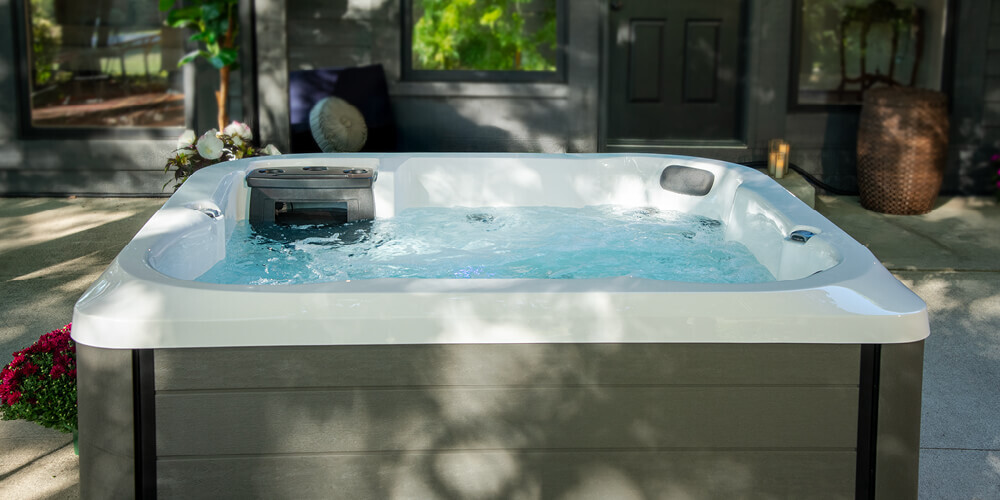 LH Series L7 hot tub, photo 1
